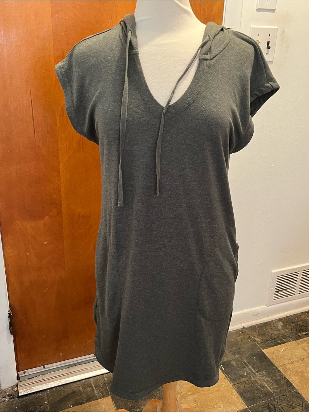 Max Studio Women's Green Hoodie Sweatshirt Dress. Size S. Short Sleeve Pullover